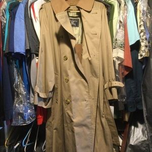 Burberrys Trench coat with detachable liner and camel hair detachable collar